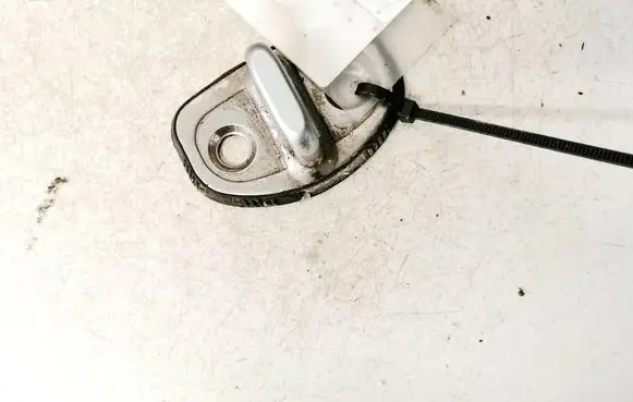 Skoda Octavia Mk2 (1Z) Front door lock loop/hook striker 1z0837033a 6y0837033a