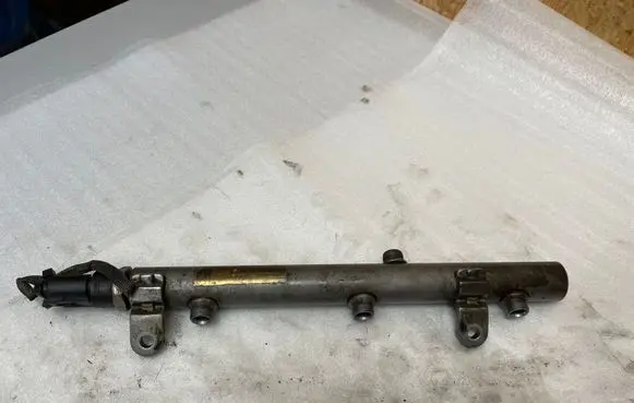 Mercedes-Benz E W211 Fuel main line pipe A6420700695