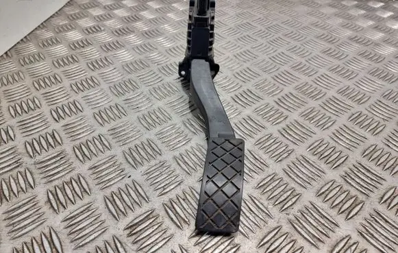 Volkswagen Touran III Accelerator throttle pedal 5Q1723503J