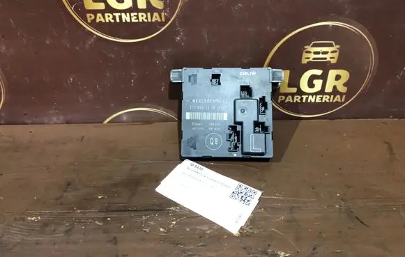 Mercedes-Benz E W211 Door control unit/module 2118201526