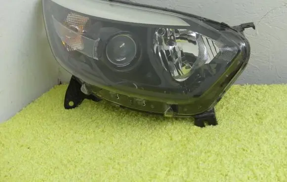 Renault Captur Headlight/headlamp 260705066R