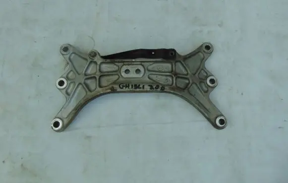 Maserati Ghibli Gearbox mounting bracket 670001738