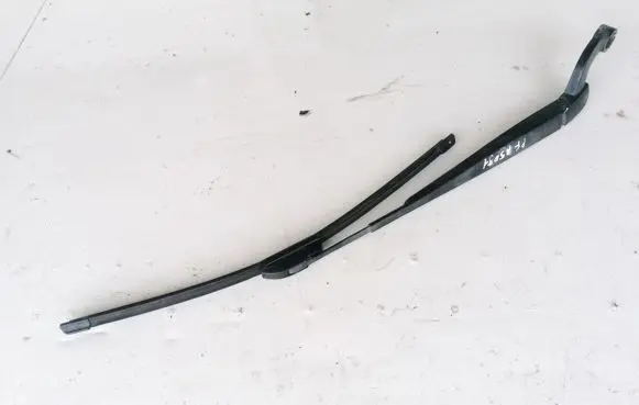Land Rover Discovery 3 - LR3 Front wiper blade arm