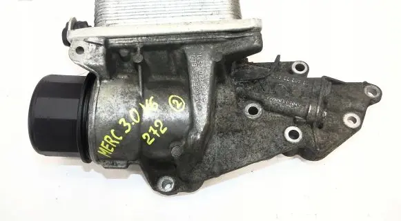 Oil filter mounting bracket