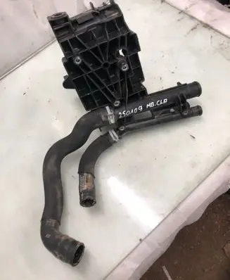Mercedes-Benz CLA C117 X117 W117 Intercooler pipe mounting bracket A1330900040