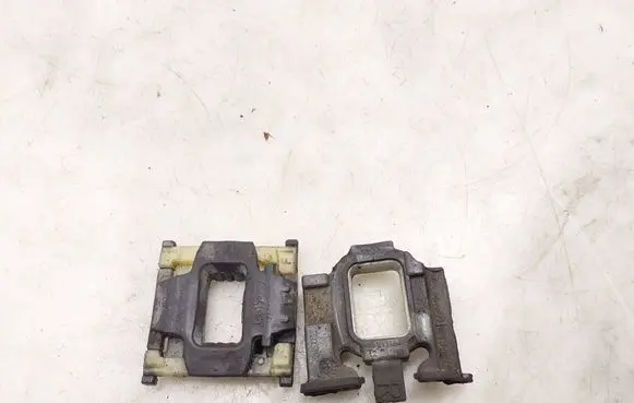 BMW 2 F44 Radiator mount bracket 8617881 17118617881
