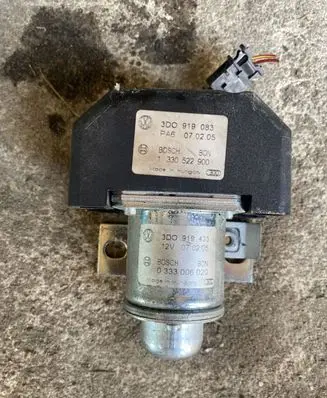 Volkswagen Phaeton Charging relay 3D0919083