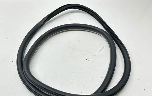 Rear door rubber seal (on body)