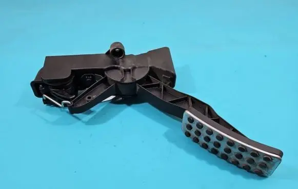 Mercedes-Benz A W169 Accelerator throttle pedal A1693000104 IMPRK1388129