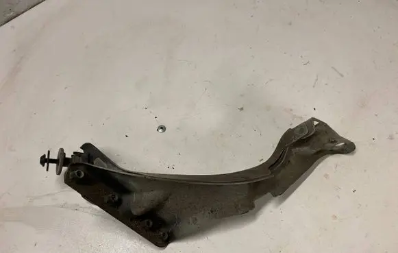 Audi A6 C7 Fender mounting bracket 4g0821135a