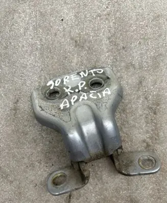 KIA Sorento Front door upper hinge