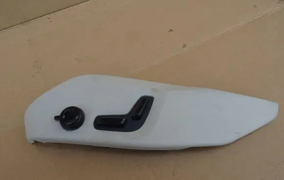 Volvo XC60 Front door seat control surround trim 39831630 39831631