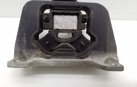 Opel Movano B Engine mount bracket 112108180