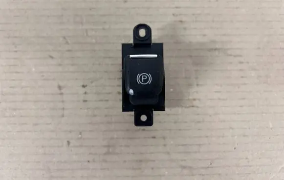 Maserati Ghibli Hand parking brake switch 670110722