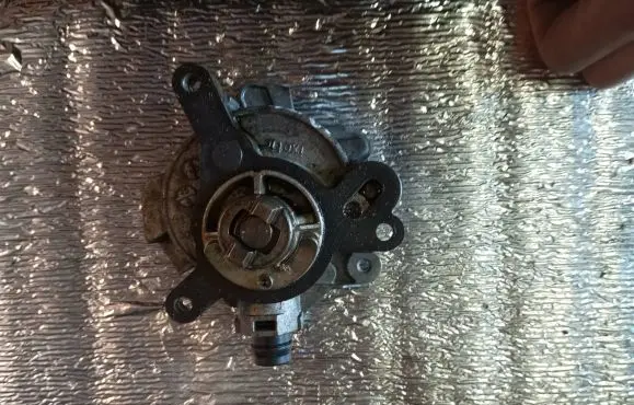 Volvo XC60 Vacuum pump 31316688 D87TA 390291057
