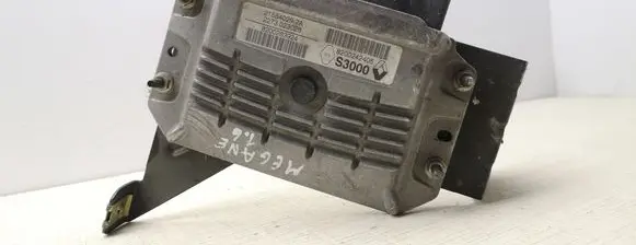 Renault Megane II Engine control unit/module 8200283924