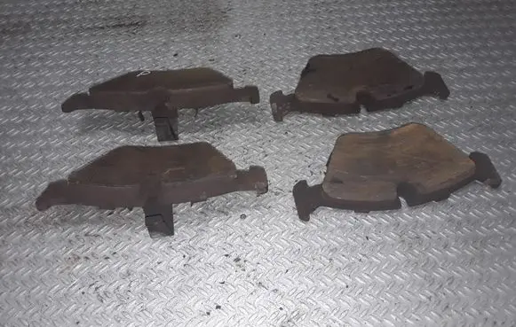 BMW 5 E39 Brake pads (front) 