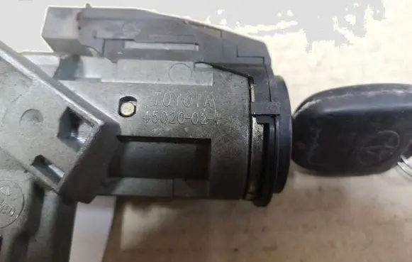 Toyota Corolla E120 E130 Ignition lock 8978302020 45020024