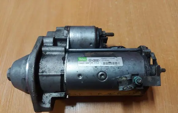Volkswagen PASSAT B5.5 Starter motor 06891024E 1308010097