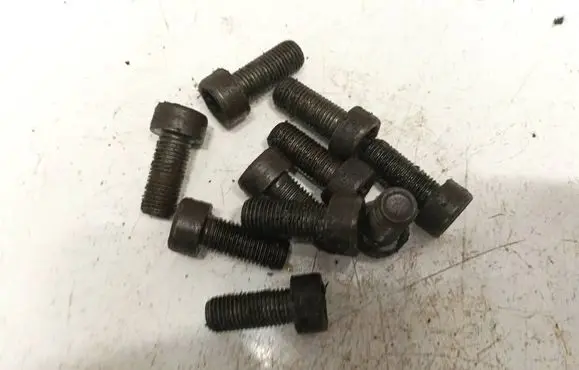 Volvo S40, V40 Nuts/bolts 