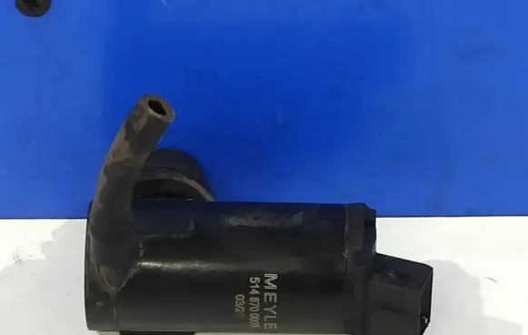 Volvo V70 Windscreen/windshield washer pump 9169611 5148700000