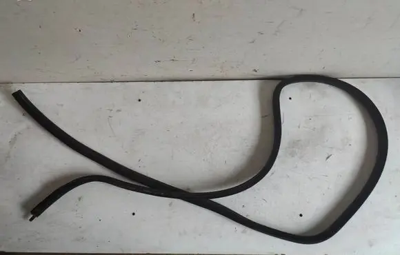 BMW 3 E90 E91 Rear door rubber seal (on body) 