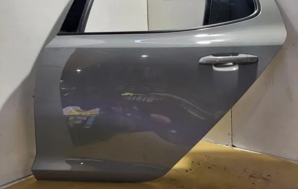 KIA Stinger Rear door