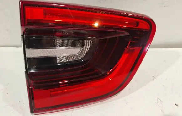 Tailgate rear/tail lights