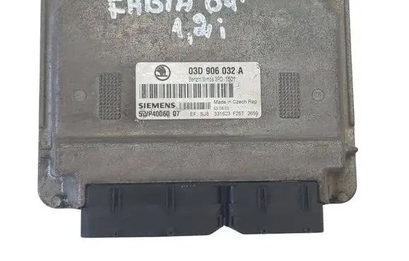 Skoda Fabia Mk1 (6Y) Engine control unit/module 03D906032A 5WP4006007 331623