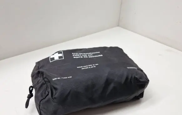 BMW i3 First aid kit 7263439