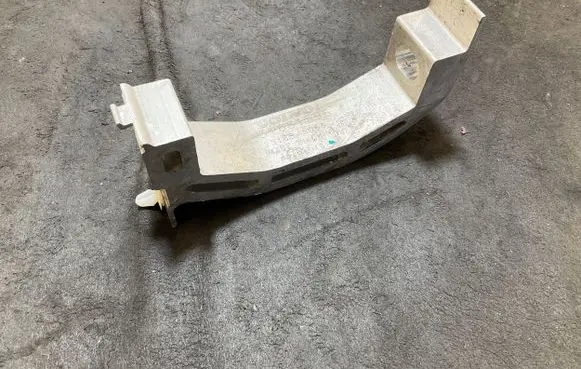 Volvo XC40 Engine mounting bracket 31681596 9191016 2516B5063