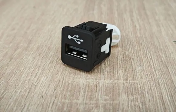 BMW 4 G22 G23 G24 G26 USB socket connector 9229294