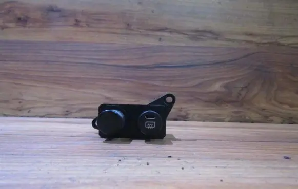 Mazda 323 F Windscreen/window heater switch