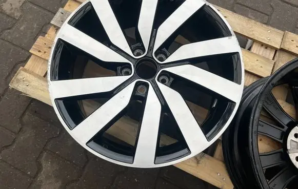 Volkswagen Sharan R18 alloy rim 7N0601025P
