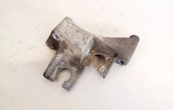 Honda Civic Engine mounting bracket