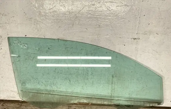 Volvo C30 Front door window/glass (coupe) 