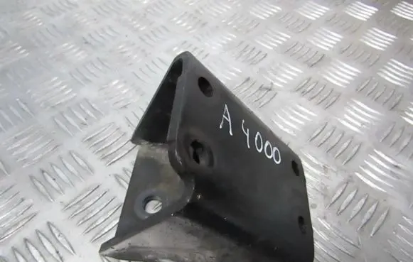 Nissan Navara D22 Engine mounting bracket