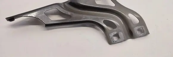 Audi Q3 8U Fender mounting bracket 8U0821135