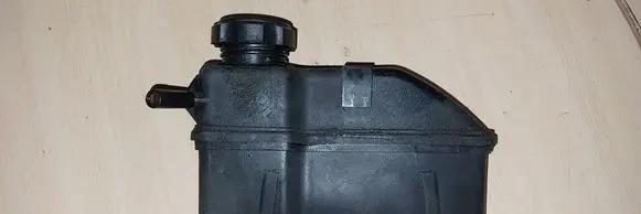 Volvo V70 Power steering fluid tank/reservoir 8649720