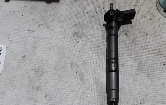 Audi Q5 SQ5 Fuel injector 03L130277