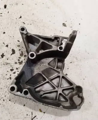 Nissan Qashqai Engine mounting bracket 8200633253
