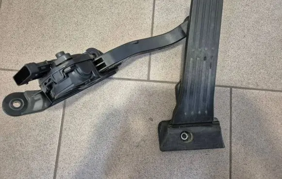 Hyundai i30 Accelerator throttle pedal 327003XXXX