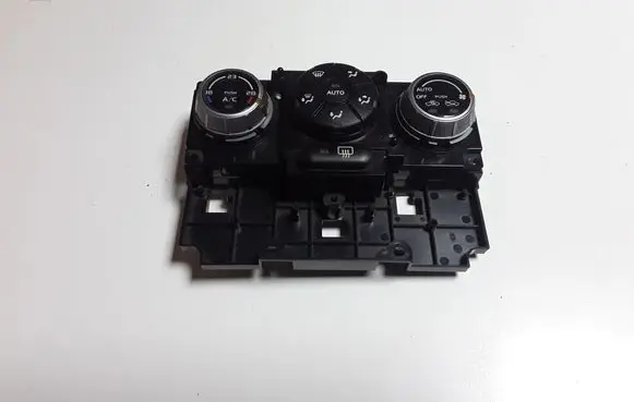 Suzuki Grand Vitara II Air conditioner control unit module 3951065JD3CAT
