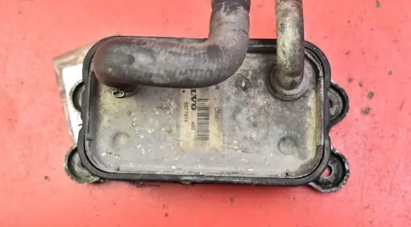 Volvo S60 Engine oil radiator 8677974