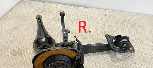 Rear wheel hub spindle/knuckle