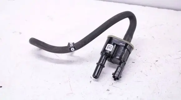 Dodge RAM 1500 DS Breather valve 04627694AB 067482901J 0674B2901