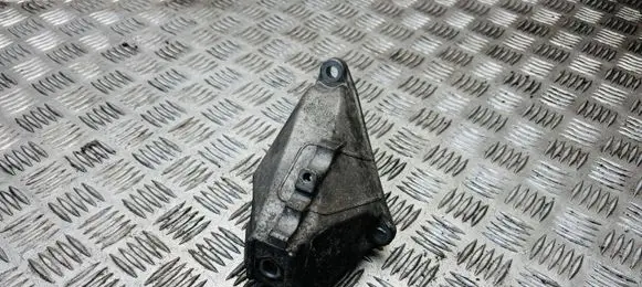 Audi A8 S8 D2 4D Engine mounting bracket 4D0199307S