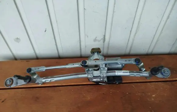 Peugeot 3008 II Front wiper linkage 9824762480