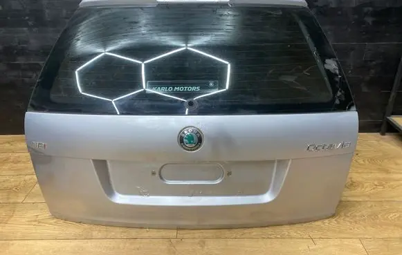 Skoda Octavia Mk2 (1Z) Tailgate/trunk/boot lid 