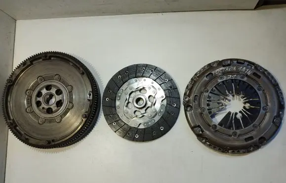 Skoda Octavia Mk2 (1Z) Clutch set kit 1864001694 3082001409